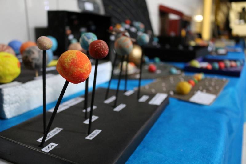 Ensino Fundamental realiza exposição sobre Sistema Solar — foto 1