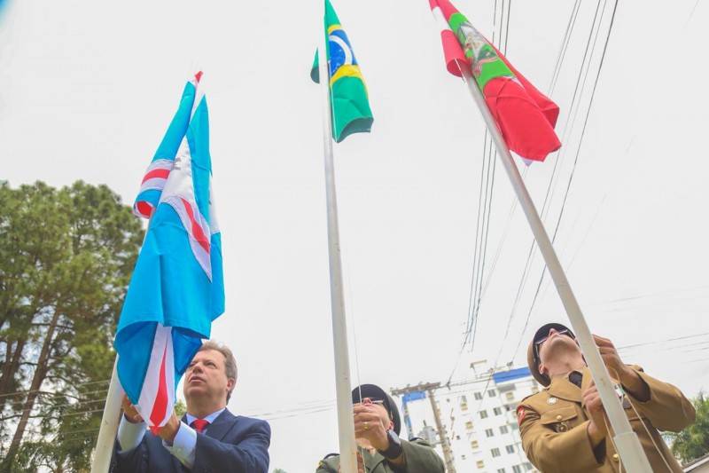 Homenagens à Içara marcam desfile da Independência — foto 1
