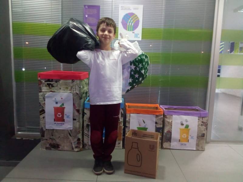 Escola de idiomas desenvolve campanha de reciclagem de lixo — foto 1
