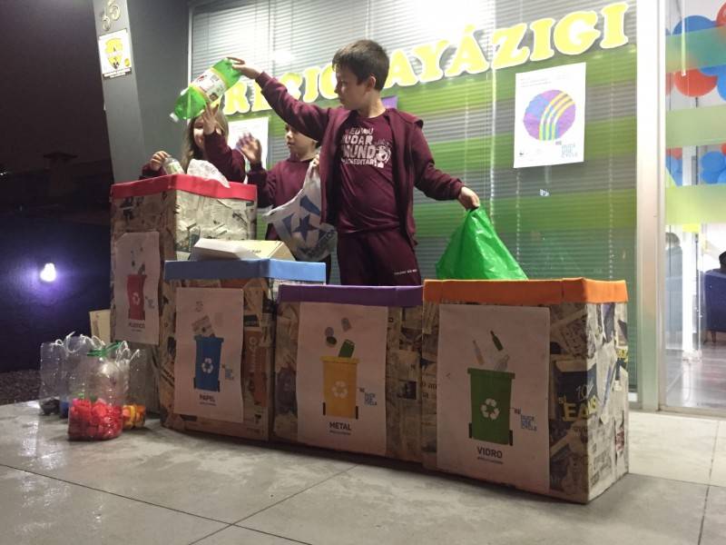 Escola de idiomas desenvolve campanha de reciclagem de lixo — foto 3