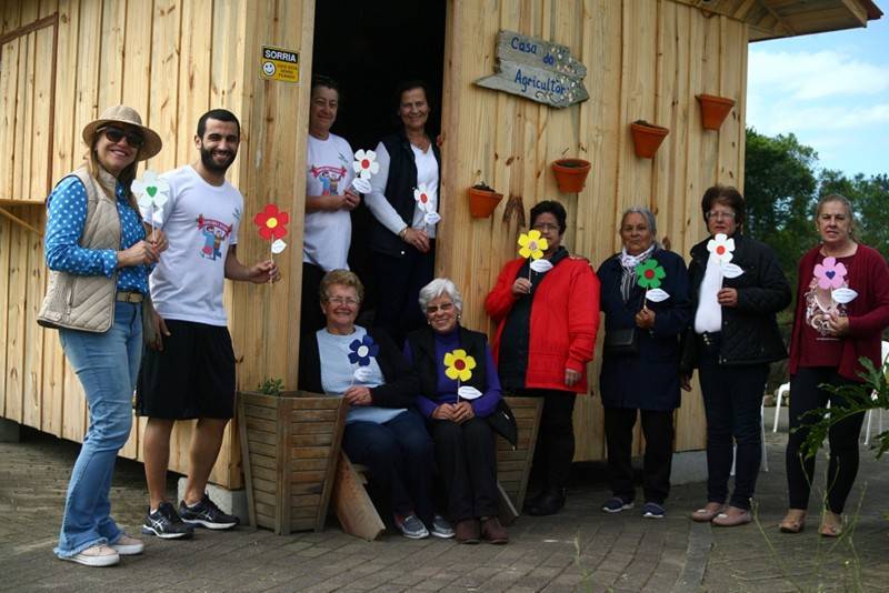 Grupo de Idosos de Lauro Müller celebra chegada da primavera — foto 1