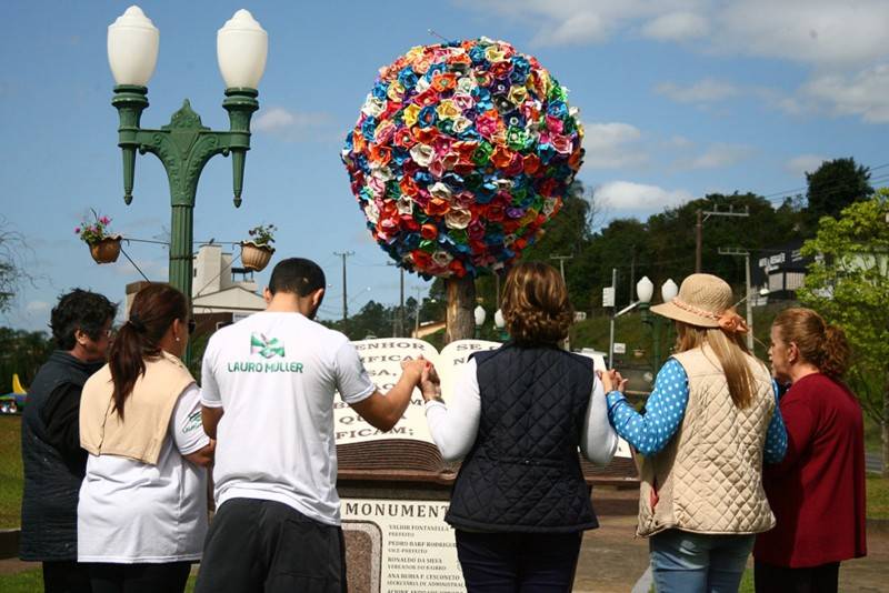 Grupo de Idosos de Lauro Müller celebra chegada da primavera — foto 2