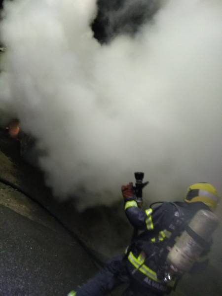 Incêndio consome veículo em Criciúma — foto 6