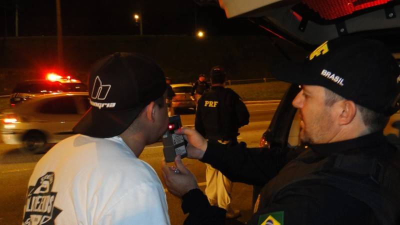 PRF registra 200 flagrantes de motoristas alcoolizados em estradas catarinenses — foto 1