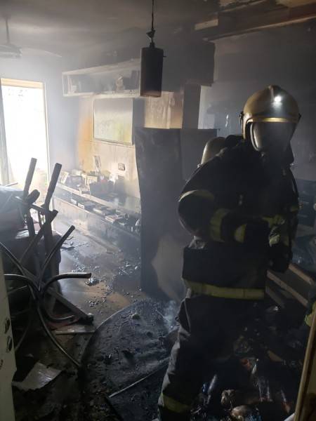 Incêndio deixa cozinha de apartamento destruída em Criciúma — foto 1