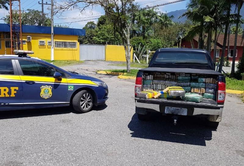Meia tonelada de maconha apreendida em veículo de Sombrio — foto 1