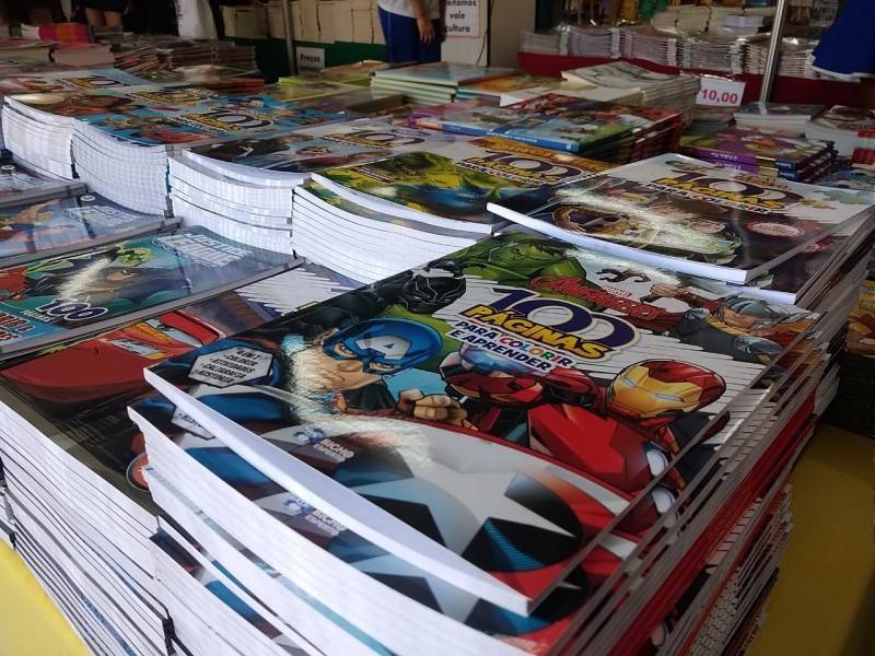 Cerca de 40 mil exemplares vendidos na Feira do Livro — foto 1