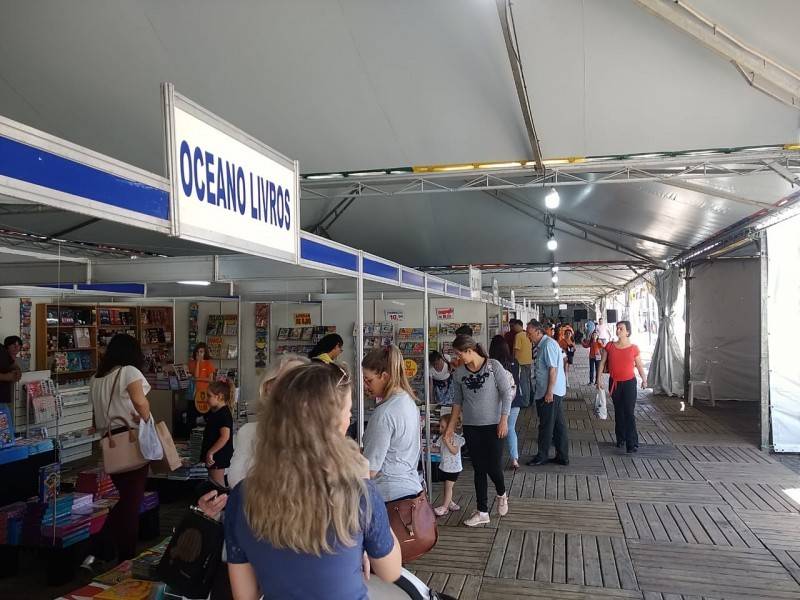 Cerca de 40 mil exemplares vendidos na Feira do Livro — foto 2