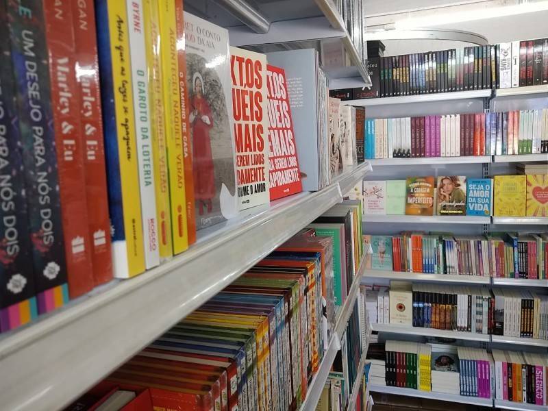 Cerca de 40 mil exemplares vendidos na Feira do Livro — foto 5