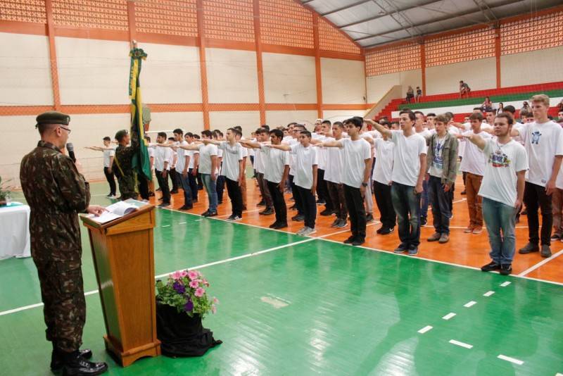 Mais de 120 jovens recebem Dispensa da Incorporação em Forquilhinha — foto 2