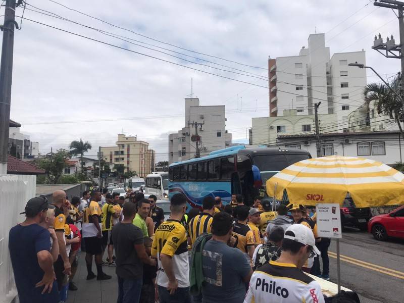 Torcida carvoeira comparece no estádio Orlando Scarpelli — foto 22