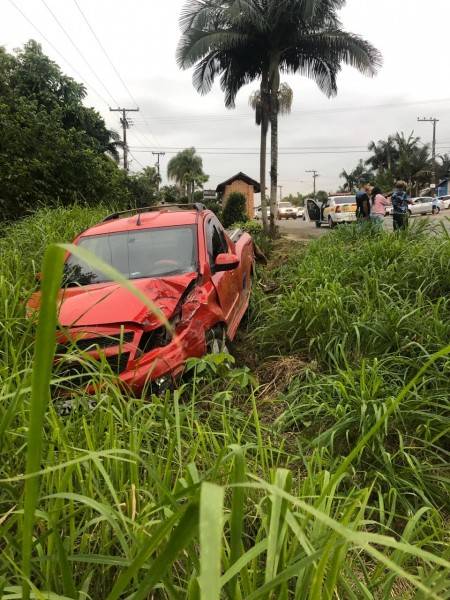 Colisão entre dois veículos é registrada na SC-108 em Cocal do Sul — foto 7