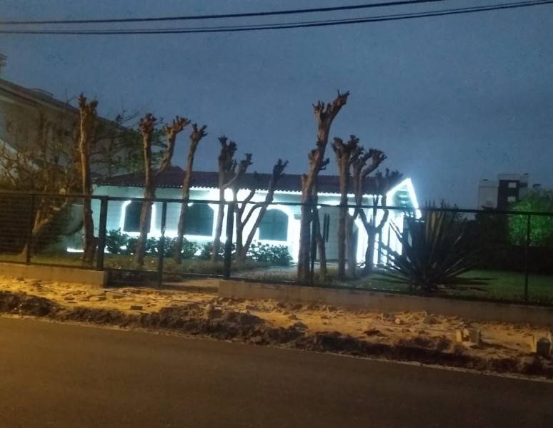 Voluntários iniciam trabalhos para iluminação da orla — foto 1