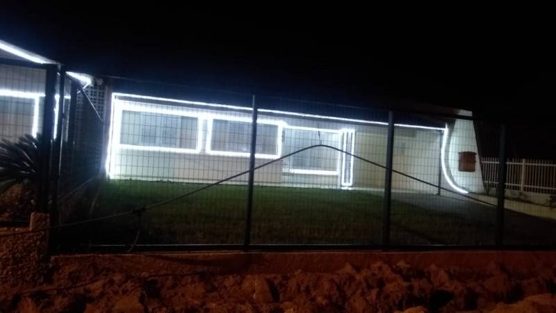 Voluntários iniciam trabalhos para iluminação da orla — foto 2