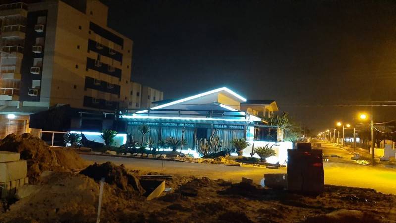 Voluntários iniciam trabalhos para iluminação da orla — foto 4
