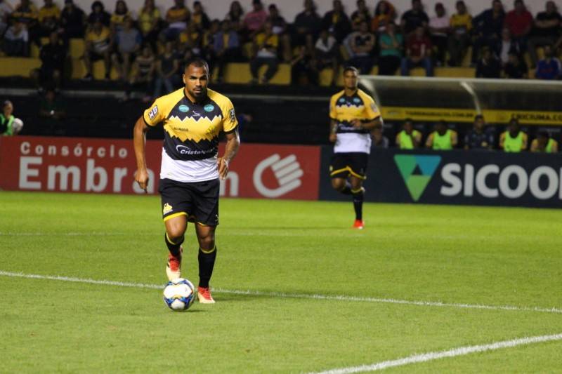 Criciúma encerra jejum, vence o Londrina por 2 a 0 e segue vivo para fugir do rebaixamento — foto 1
