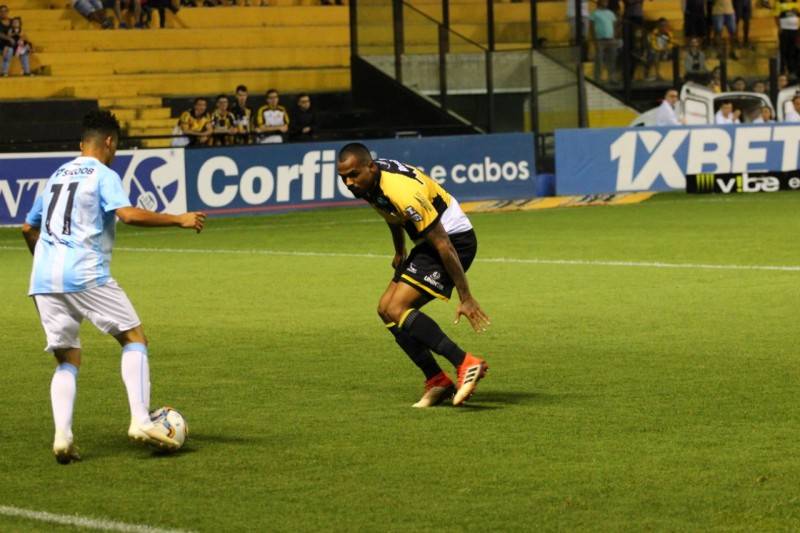 Criciúma encerra jejum, vence o Londrina por 2 a 0 e segue vivo para fugir do rebaixamento — foto 2