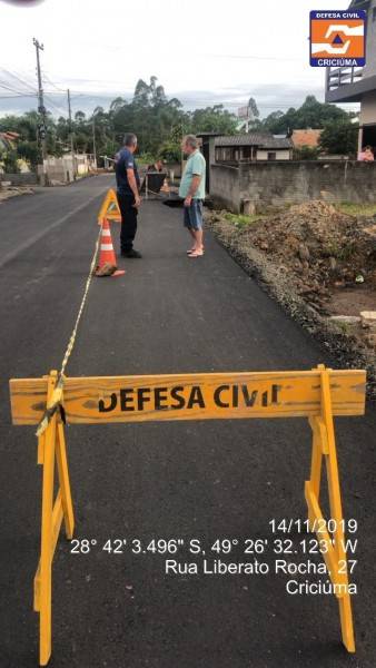 Drenagem pluvial cede em rua do bairro Vila São Sebastião — foto 2
