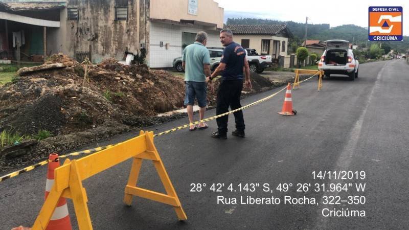 Drenagem pluvial cede em rua do bairro Vila São Sebastião — foto 4