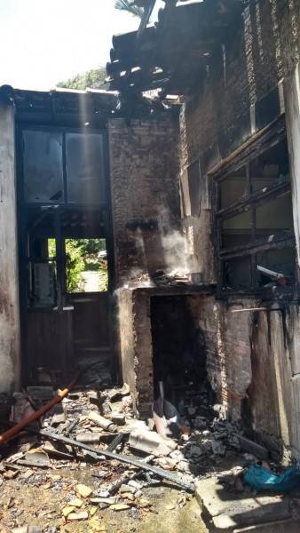 Homem fica ferido durante incêndio — foto 2