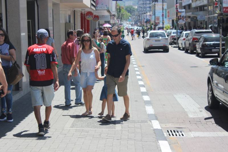 Criciumenses aproveitam últimos descontos de Black Friday — foto 9