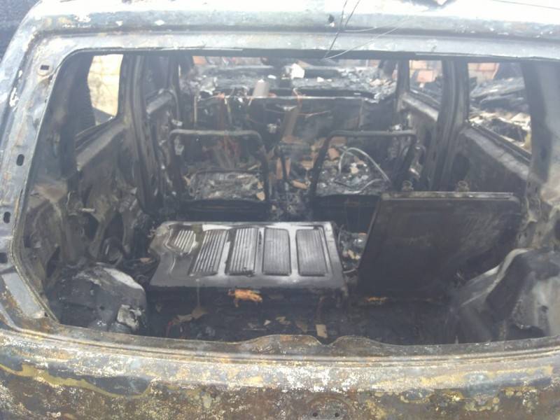 Incêndio inicia em garagem e se alastra para casa — foto 2
