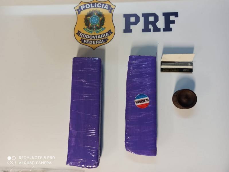 Casal é preso transportando um quilo de maconha na BR-101 — foto 1