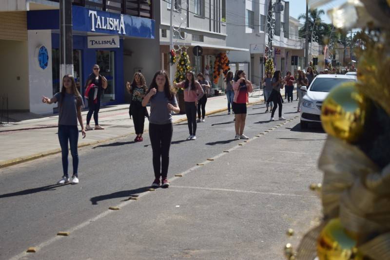 Desfile natalino vai reunir 170 componentes na abertura do 3º Natal Encantado de Jacinto Machado — foto 1
