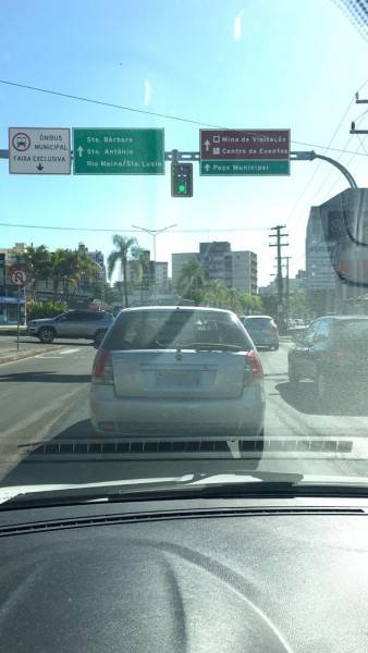 Sexta-feira com trânsito lento na avenida Centenário — foto 1