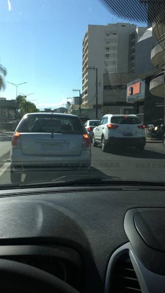 Sexta-feira com trânsito lento na avenida Centenário — foto 2