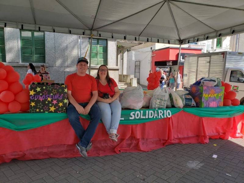 Mutirão arrecada dinheiro, guloseimas e brinquedos que serão distribuídos em Criciúma — foto 6