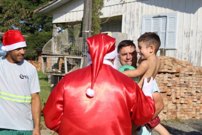Grupo RAC realiza ação de Natal com crianças de Içara — foto 2