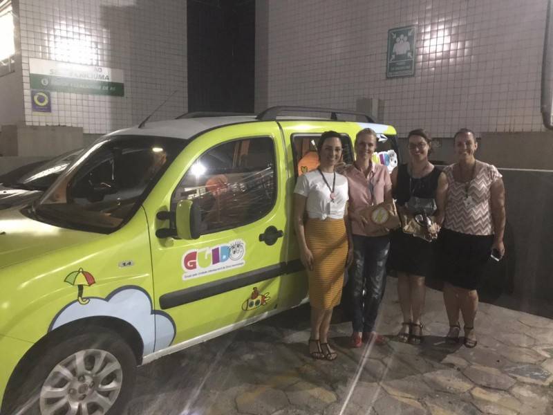 Senai de Criciúma entrega roupas de super-heróis à Casa Guido — foto 2