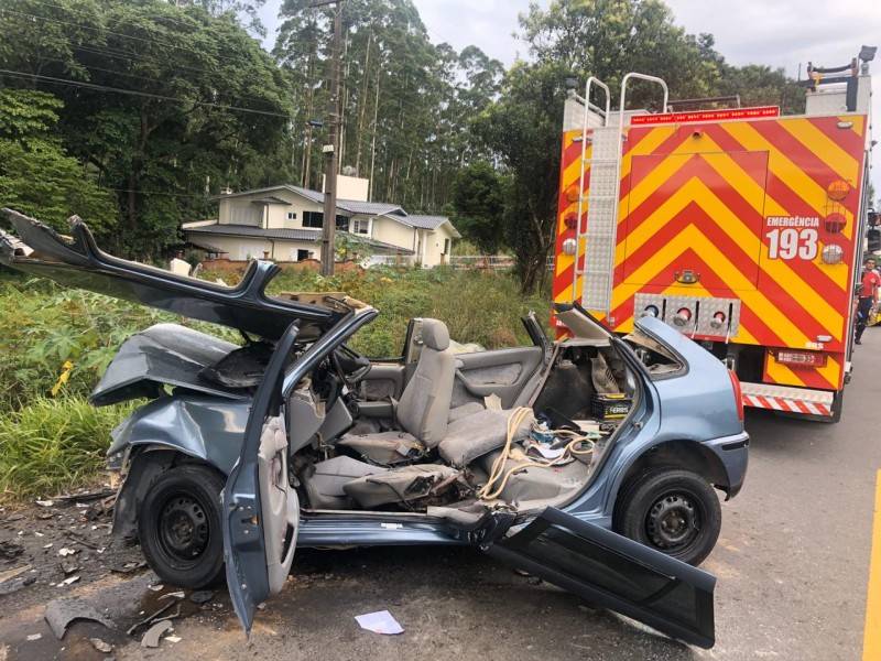 Duas crianças entre os feridos na colisão frontal em Urussanga — foto 2