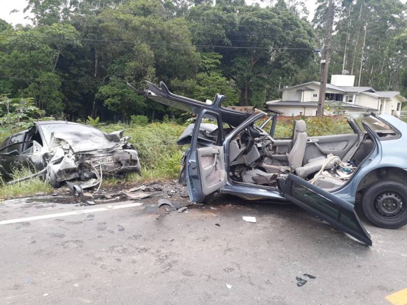Duas crianças entre os feridos na colisão frontal em Urussanga — foto 5