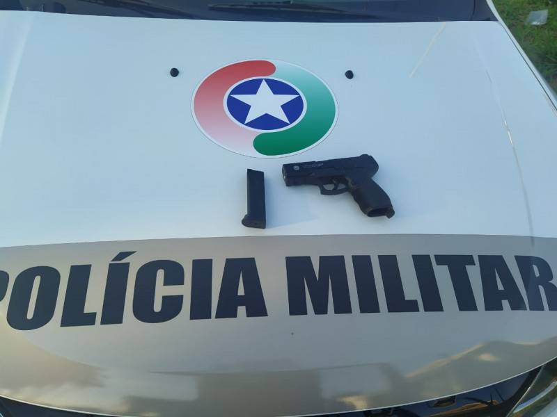 Rádio Patrulha faz apreensão de arma simulacro — foto 1