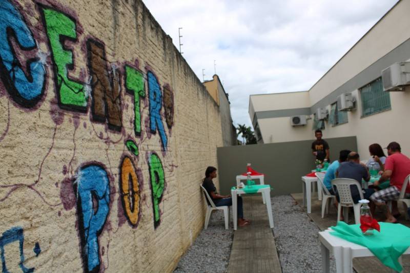 Centro Pop realiza confraternização de Natal para população em situação de rua — foto 1