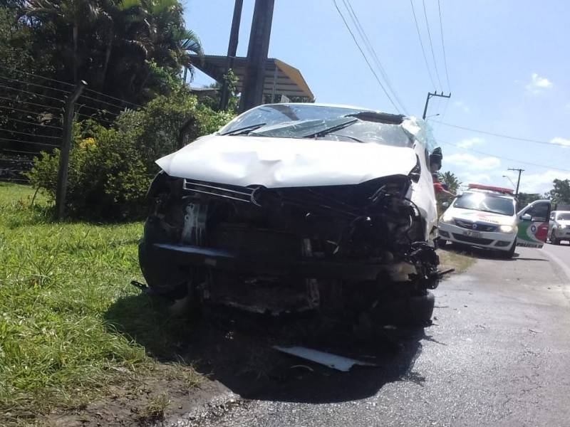 Capotamento deixa motorista ferido na SC-445 em Urussanga — foto 4
