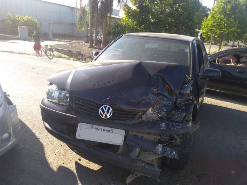 Motorista embriagado e dirigindo carro roubado provoca acidente na SC-370 — foto 1