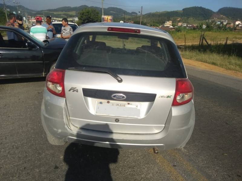 Motorista embriagado e dirigindo carro roubado provoca acidente na SC-370 — foto 8