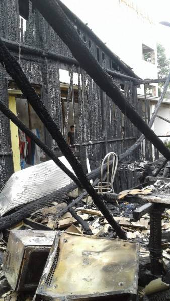 Incêndio destrói residência na região central de Araranguá e família pede ajuda para recuperação — foto 1