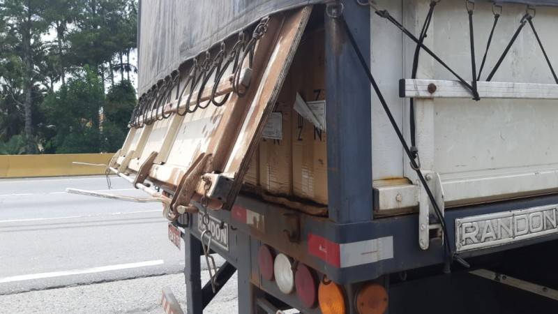 Cerca de 300 mil maços de cigarros são apreendidos na BR-101 — foto 1