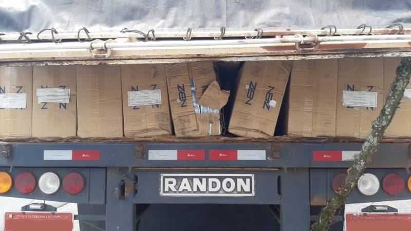 Cerca de 300 mil maços de cigarros são apreendidos na BR-101 — foto 2