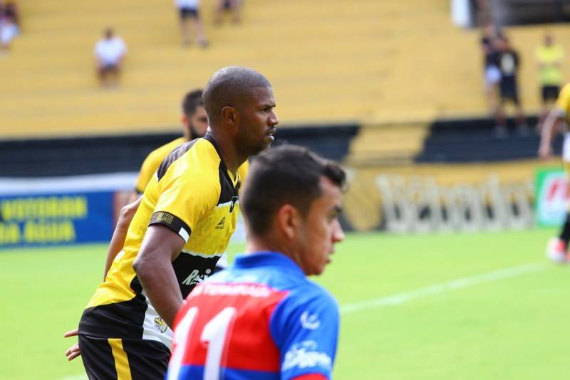 Em jogo polêmico, Criciúma empata mais uma e vai pressionado para a Copa do Brasil — foto 1