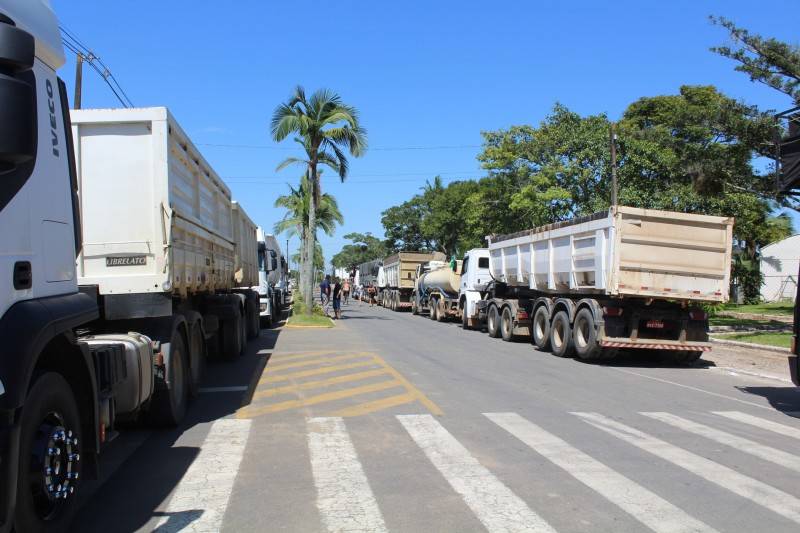 Prefeitos vão debater com caminhoneiros o decreto que proíbe tráfego pesado em rodovias de Maracajá — foto 2
