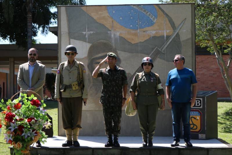 28° GAC realiza formatura sobre 75 anos da Tomada de Monte Castelo e despedida de militares — foto 1