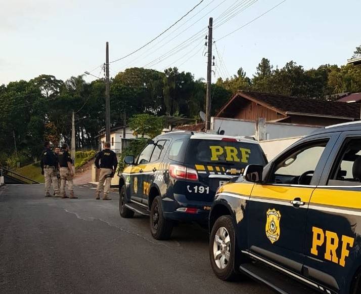 Desarticulada quadrilha de assaltantes de ônibus e bancos que agia em SC e no PR — foto 6