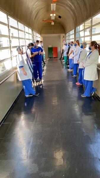 Primeira paciente internada com Covid-19 na UTI do Hospital São José recebe alta — foto 1