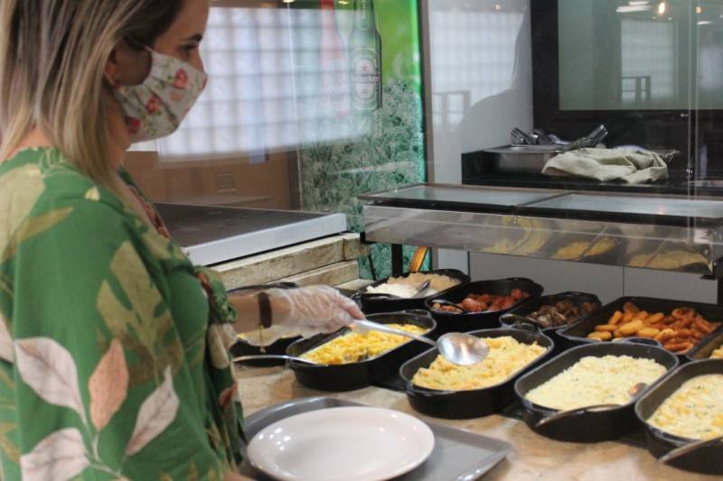 Restaurantes aprimoram atendimento para garantir proteção à saúde de clientes e colaboradores — foto 2