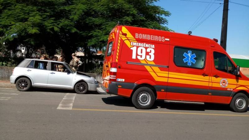 Viatura da PM se envolve em colisão no município de Turvo — foto 1